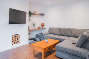 Tu Casa Brighton , A Beautiful & Peaceful 4 bedroom House with garden, BBq area , EV & Parking